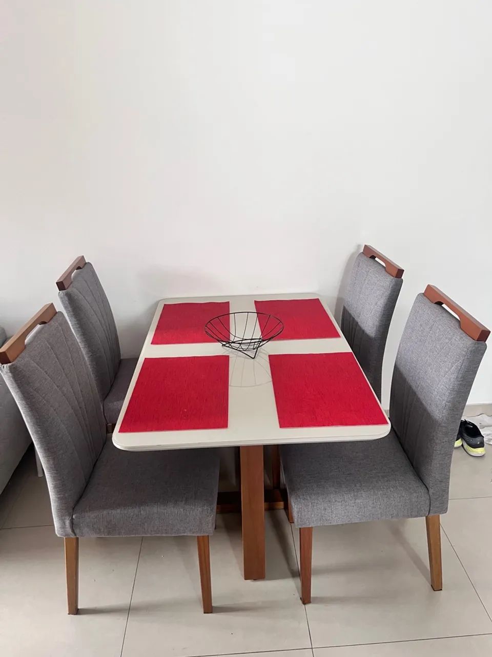 Mesa de Jantar 4 Cadeiras