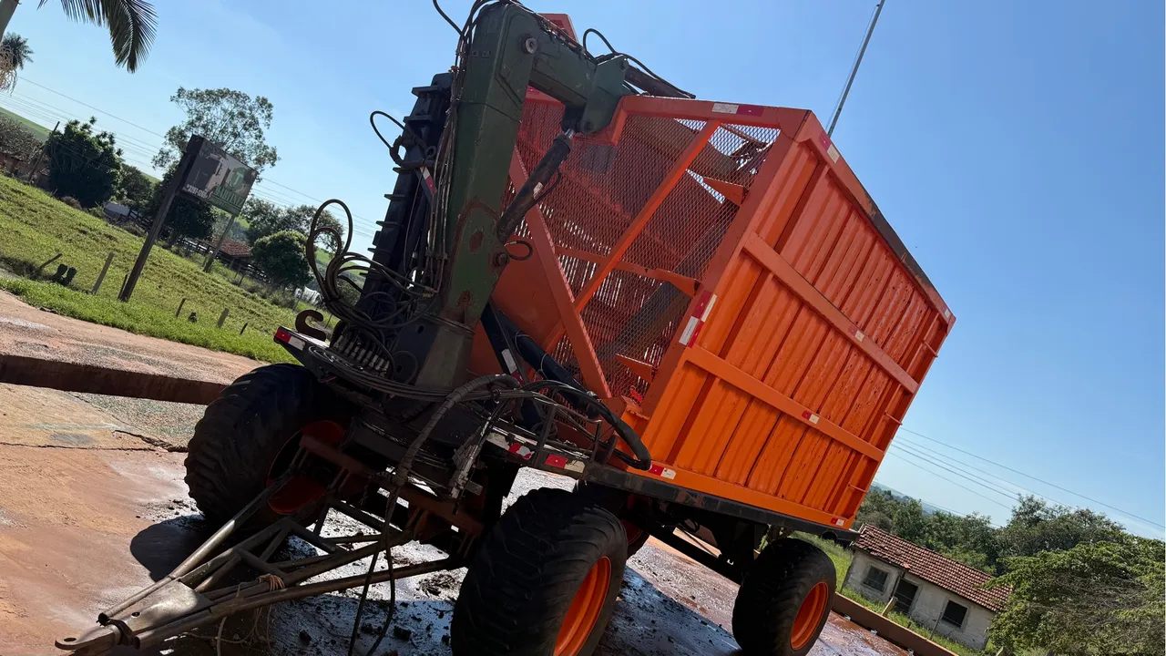 Carreta agrícola para transporte de mandioca e laranja