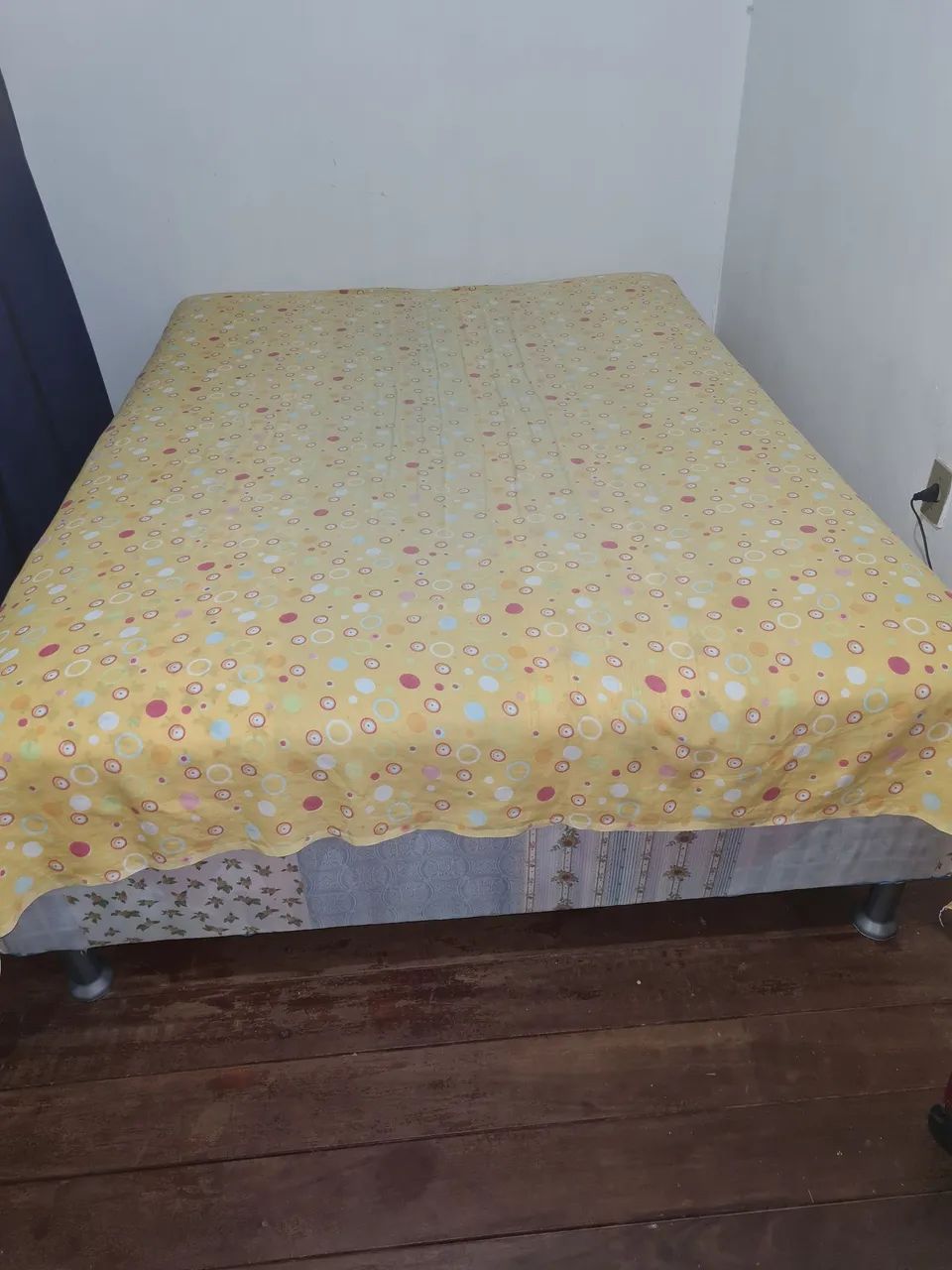 Cama Box casal com colchão de molas