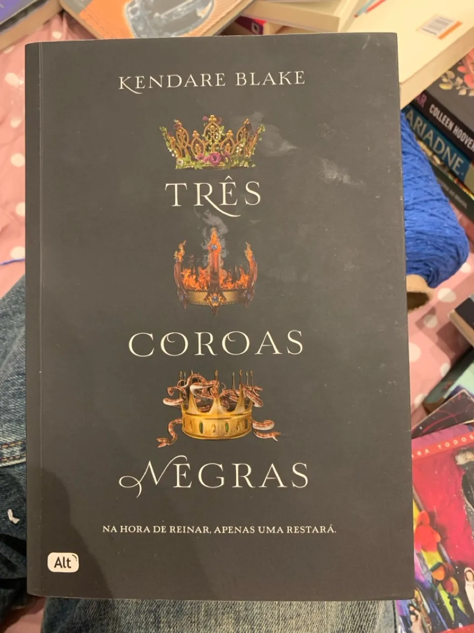 Três Coroas Negras - Kendare Blake