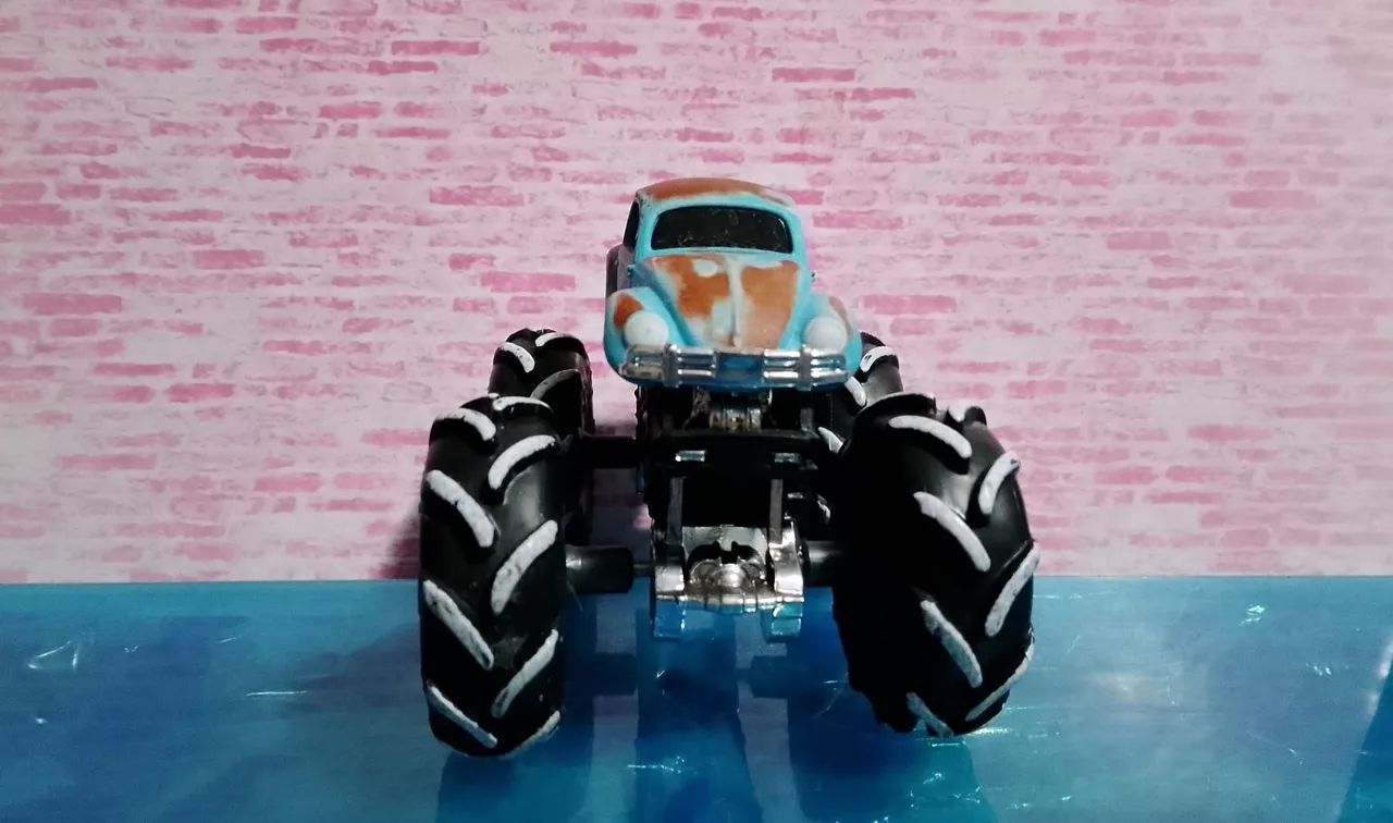 Hot Wheels Monster Trucks - Volkswagen Beetle 1/64 (Fusca) - Foto 4