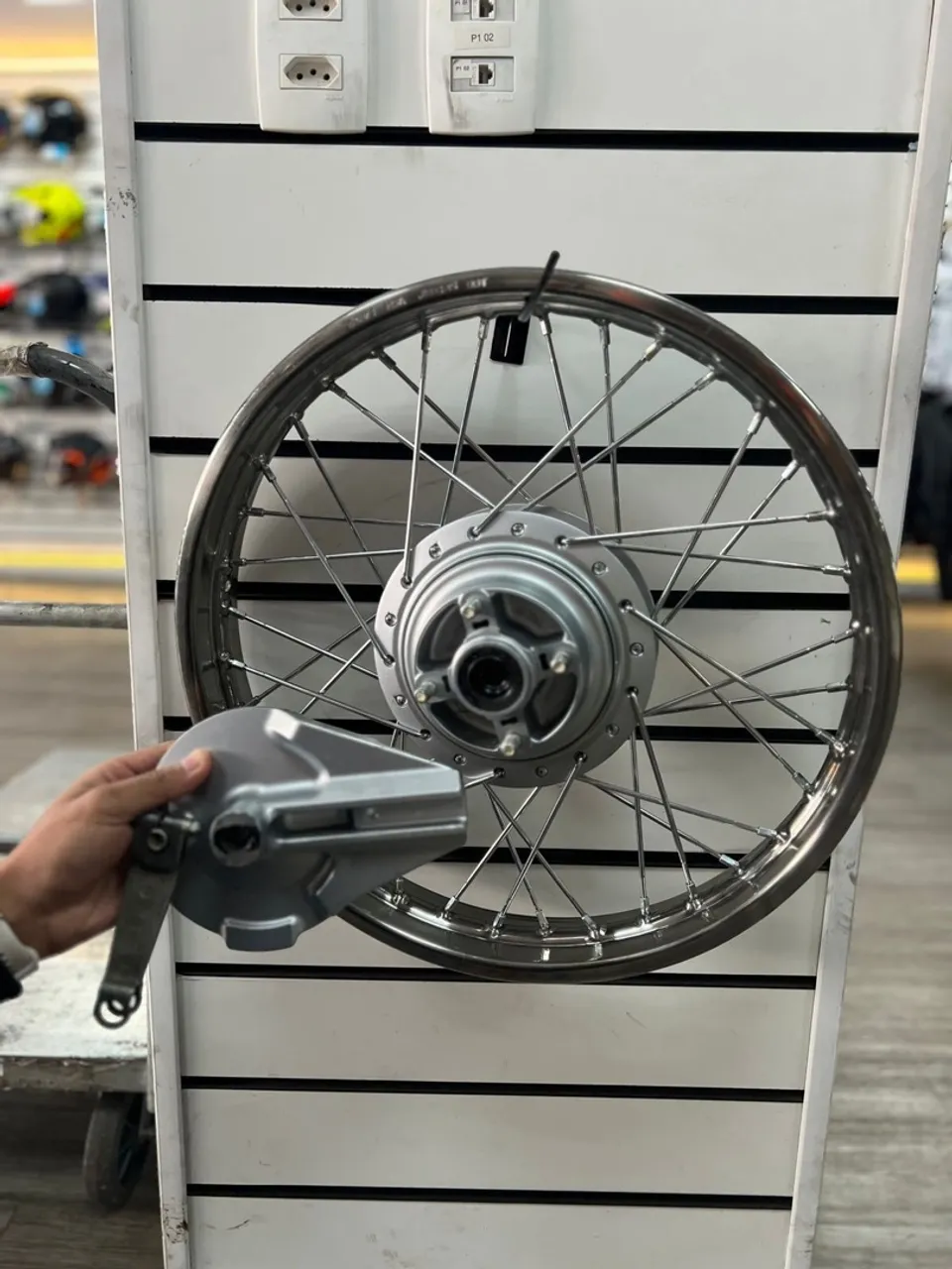 Roda de moto completa com tambor e sapata