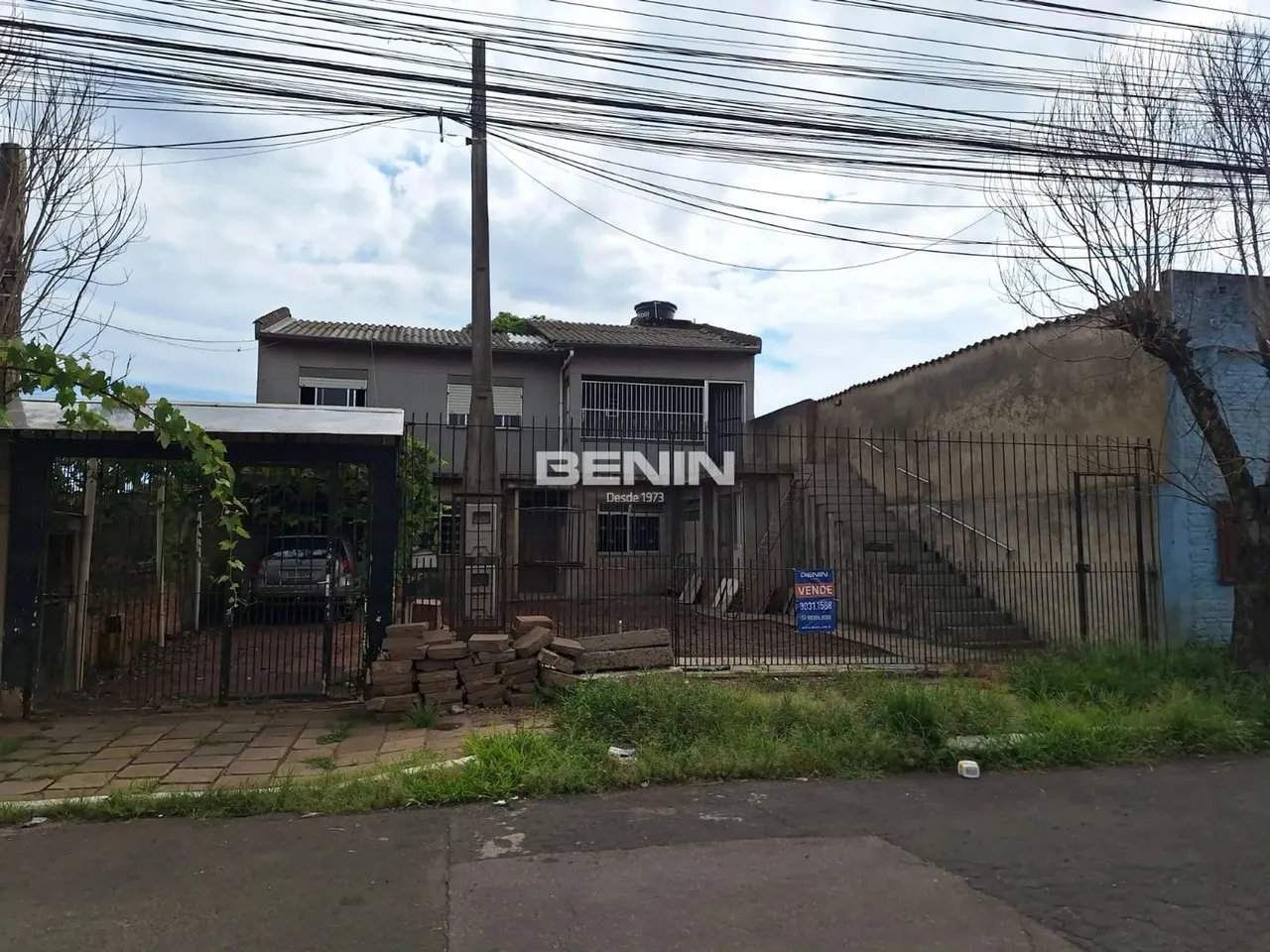 Venda de Sobrado em Canoas-RS, bairro Rio Branco com 183.86m² Área Const. e 242m² Área Ter