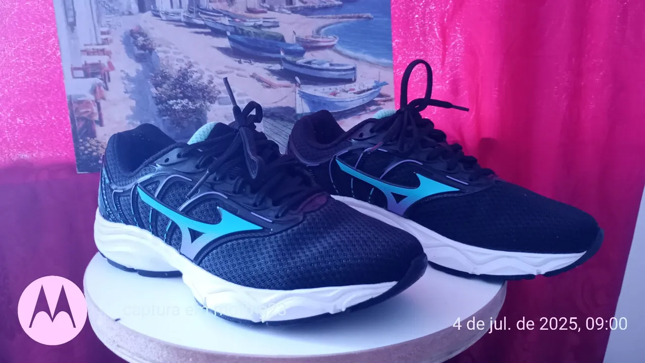 Tênis Mizuno Preto com Detalhes em Azul
