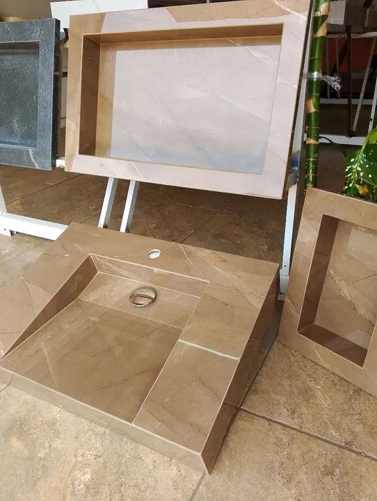Lavatório e nicho de porcelanato 
