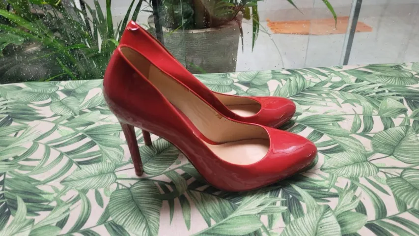 Salto Schutz original usado, tamanho 38