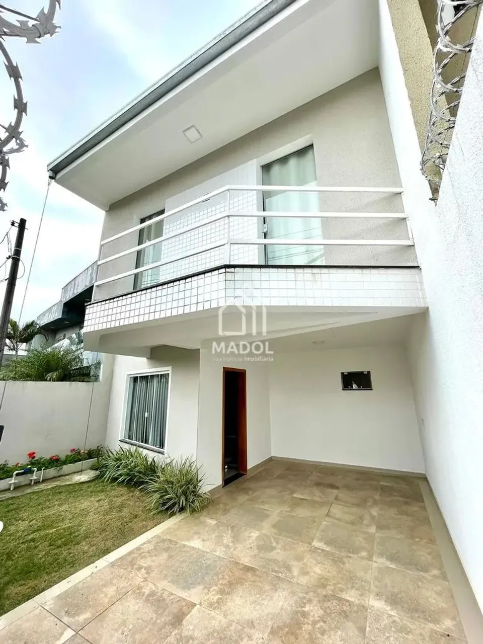 Sobrado com 97m² localizado no Jardim Carvalho para venda e locação.