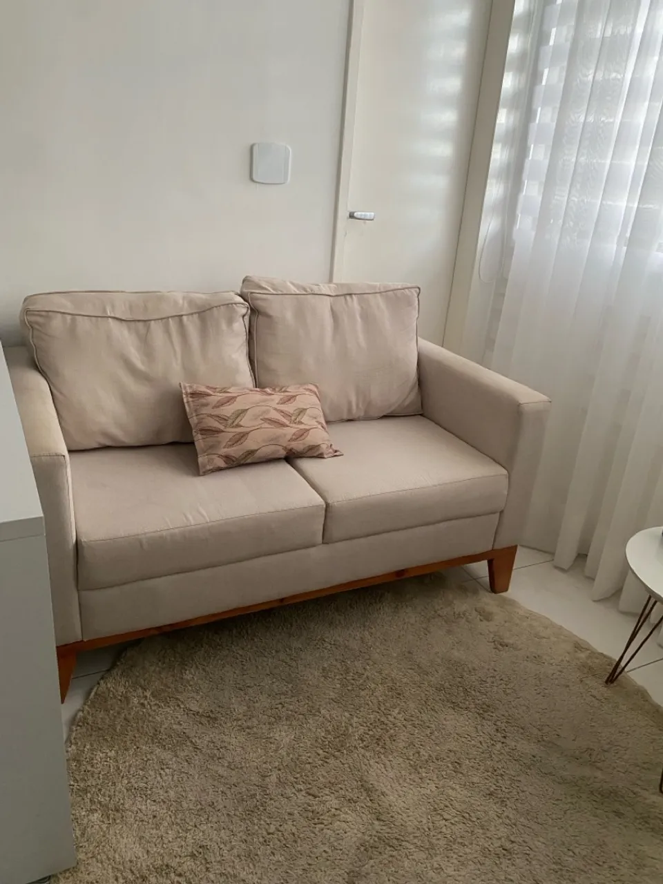 Sofá 2 Lugares Bege com Encostos