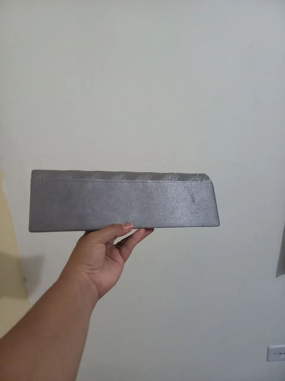 Linda Clutch Prateada com Detalhes - Foto 4