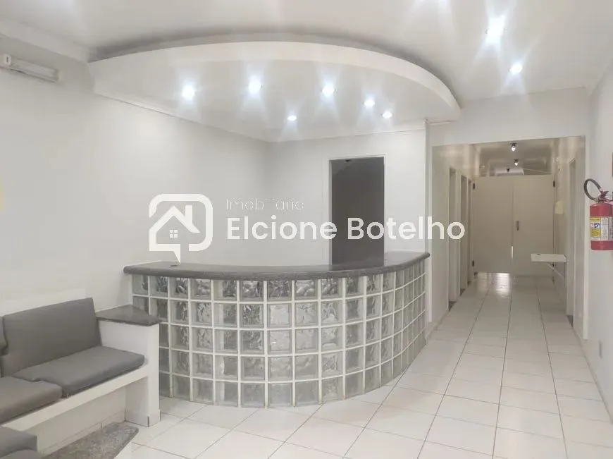 Casa comercial para locação de aprox. 230 m², com 4 salas, no bairro Centro - Uberlândia -