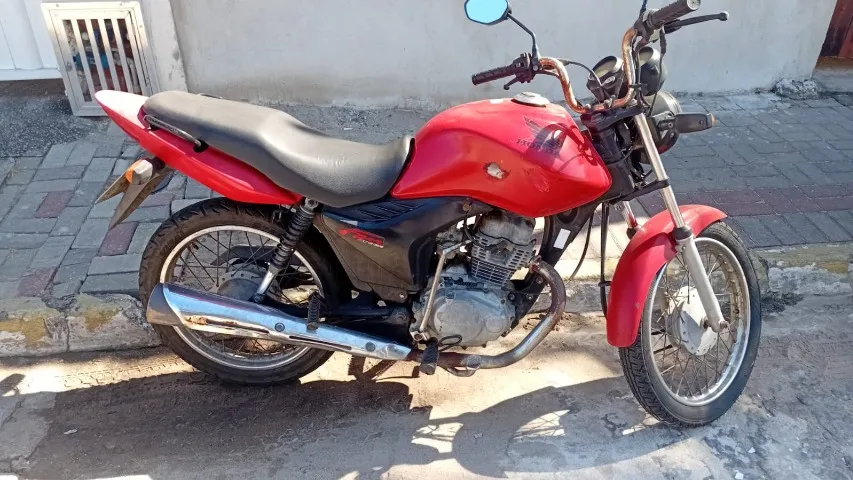 VENDO MOTO LEVA 2 CAPACETES