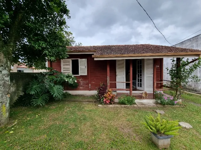 Casa com terreno amplo no Carianos R$ 550.000,00