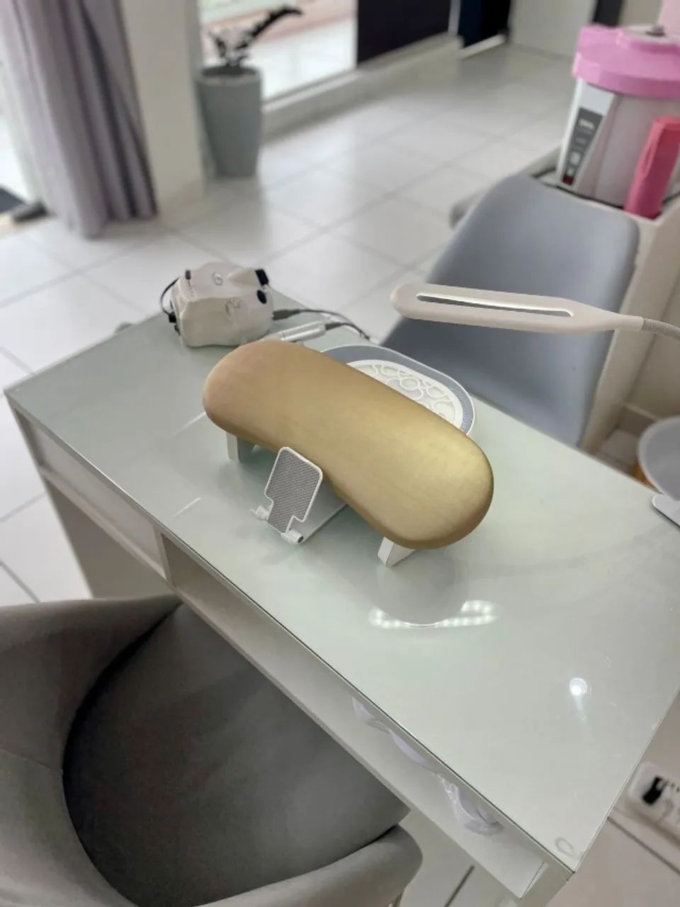 Locação de Mesa de Manicure/ Nail Designer 