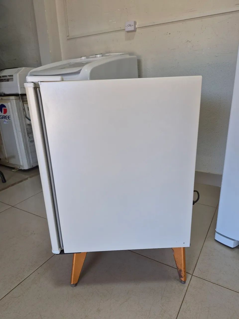 Frigobar Brastemp modelo retrô 76 litros  - Foto 4