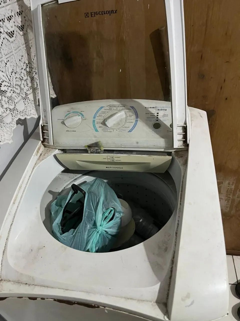 Máquina de lavar quebrada eletrolux