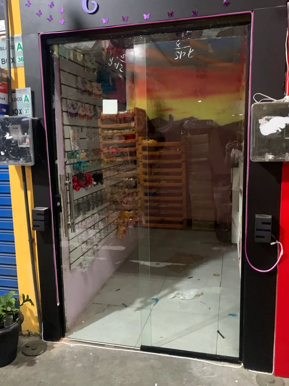 Portas de vidro temperado usadas já com instalação.