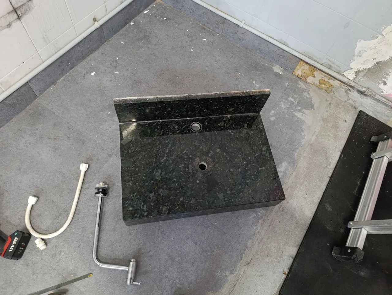 Pia de mármore , com cuba e torneira  - Foto 4