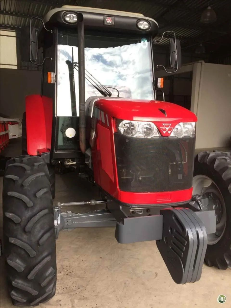 Trator Massey Ferguson  2016. 