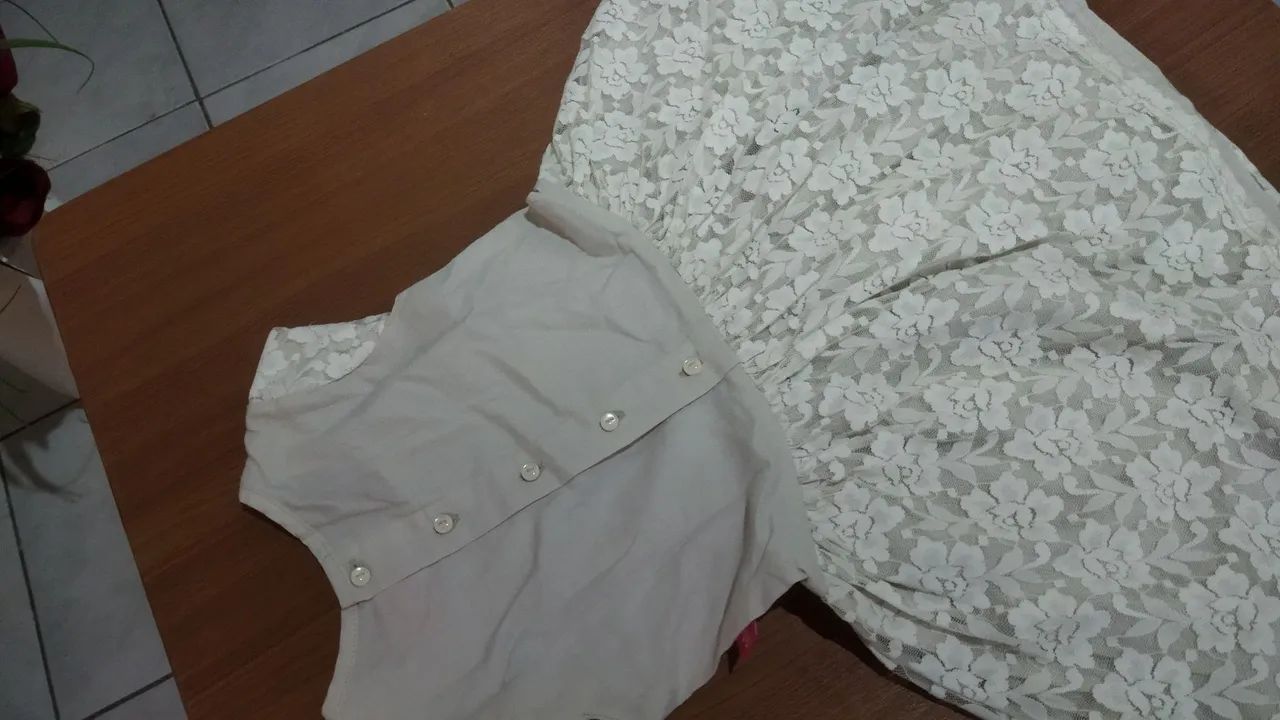 Vestido infantil lindo off-withe com renda e pedrinhas R$55 - Foto 5