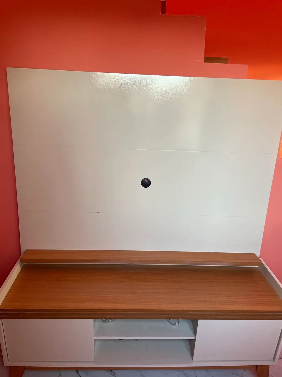 Painel para TV com rack/bancada