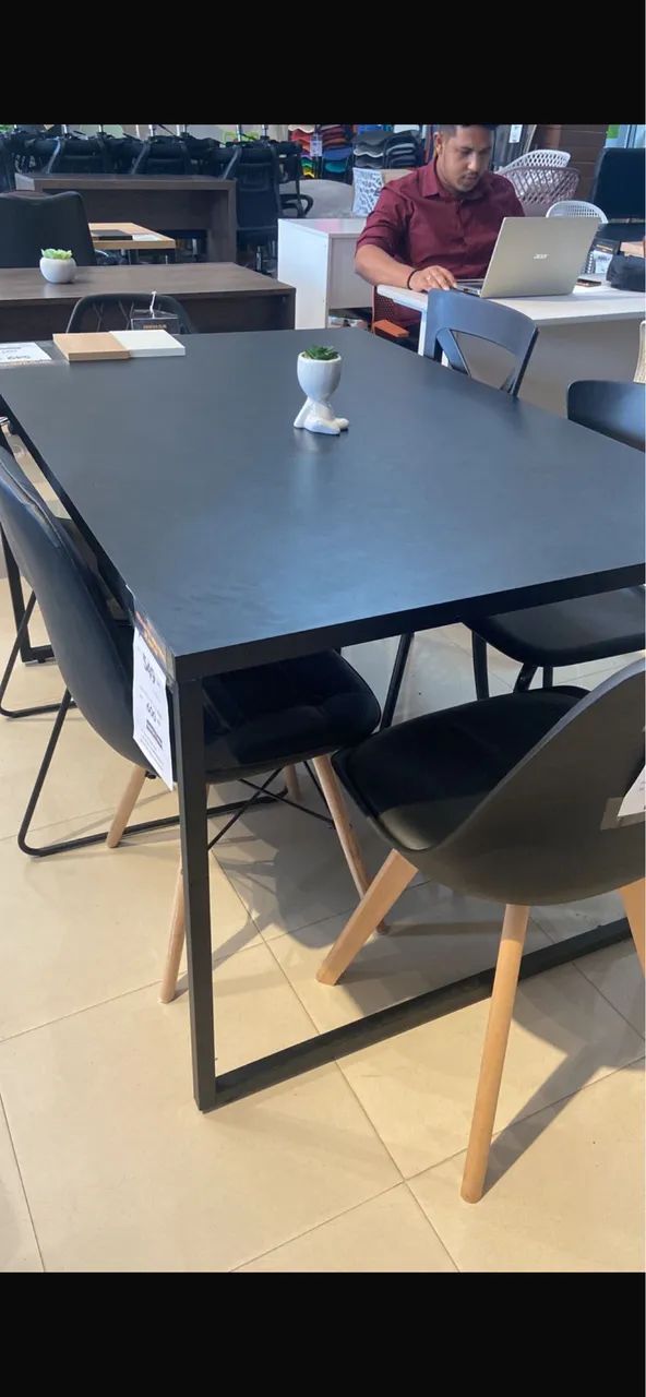 Mesa preta retangular 