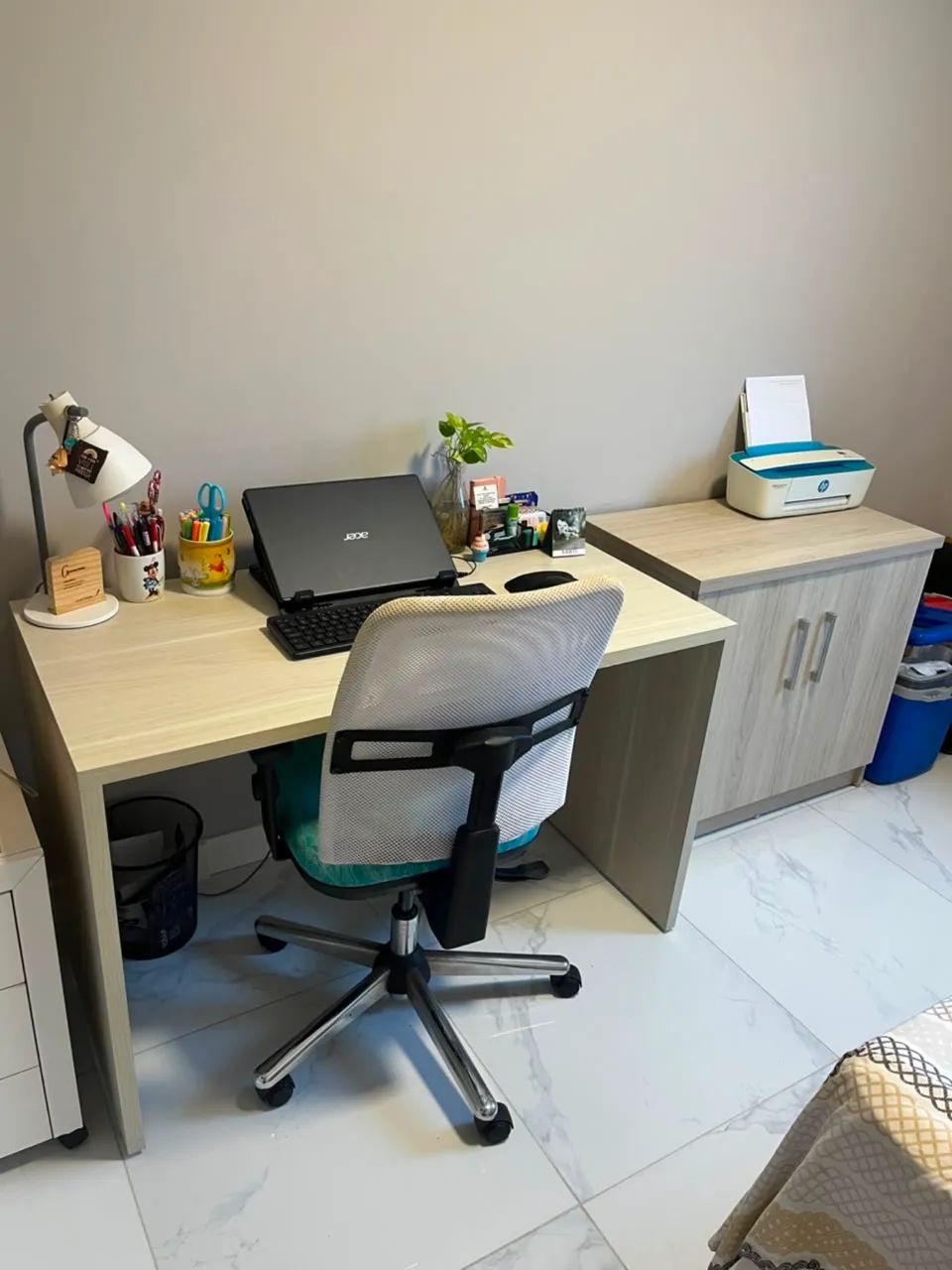 Mesa e Armário de escritório 
