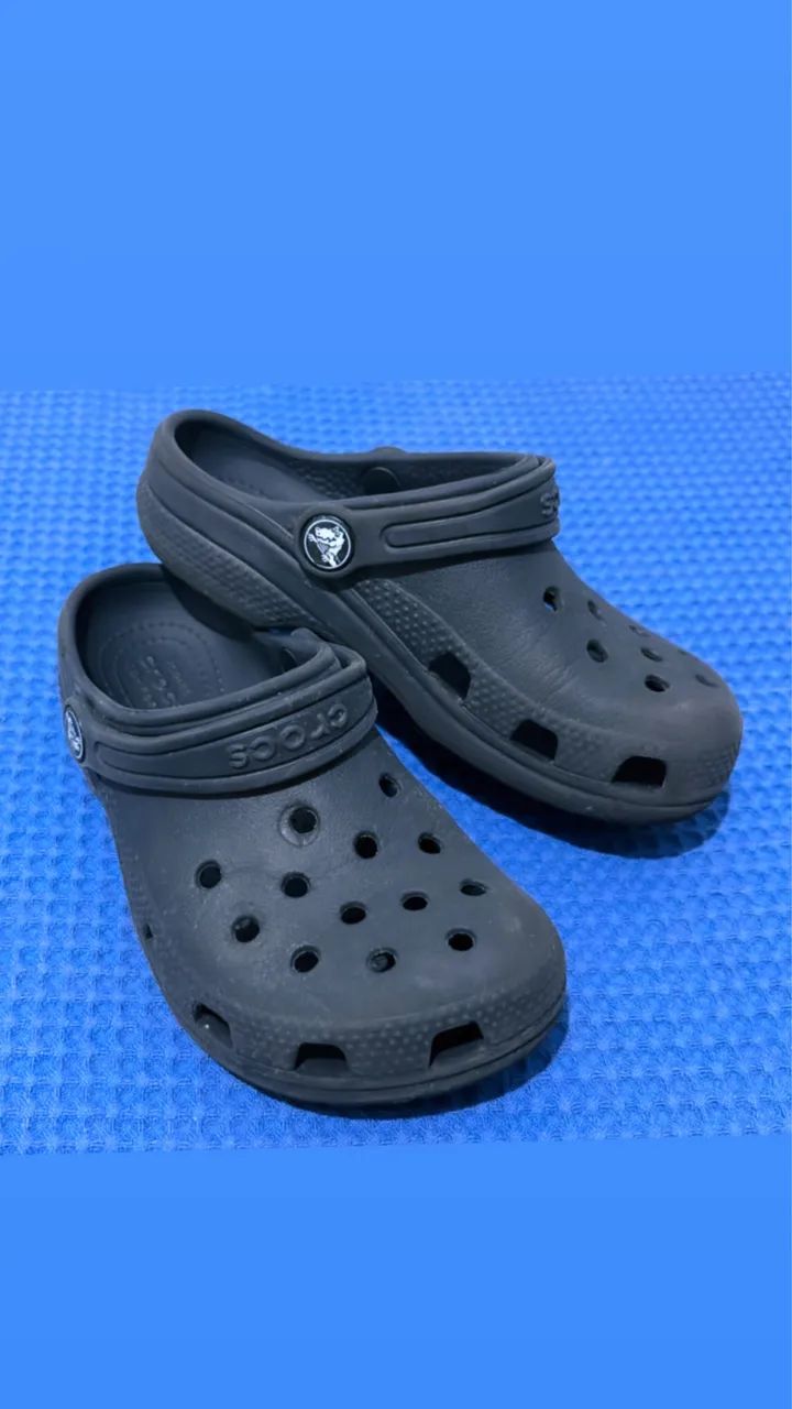 Crocs infantil e sapato social os dois por 90,00 - Foto 3
