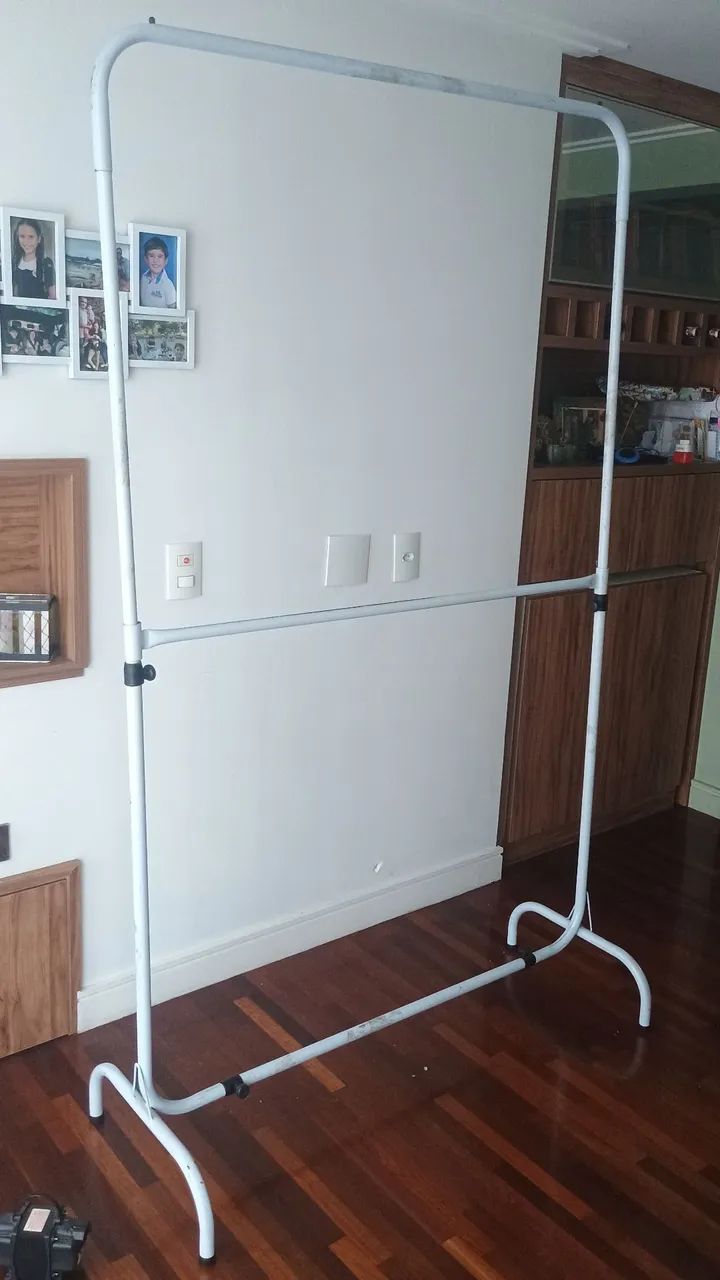 Arara de roupa dois níveis