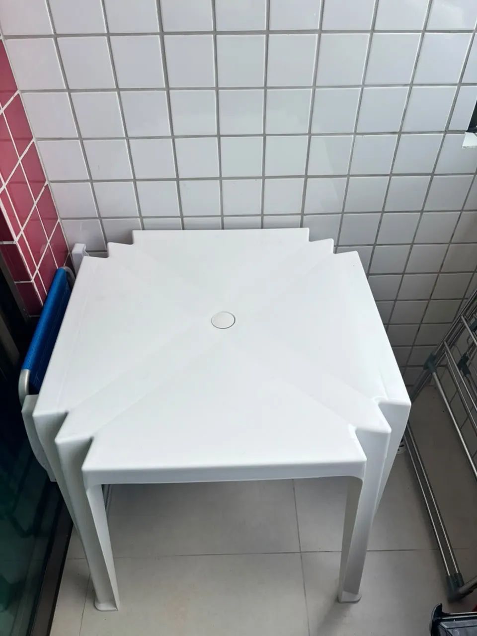 Vendo mesa e cadeira de plástico Tramontina