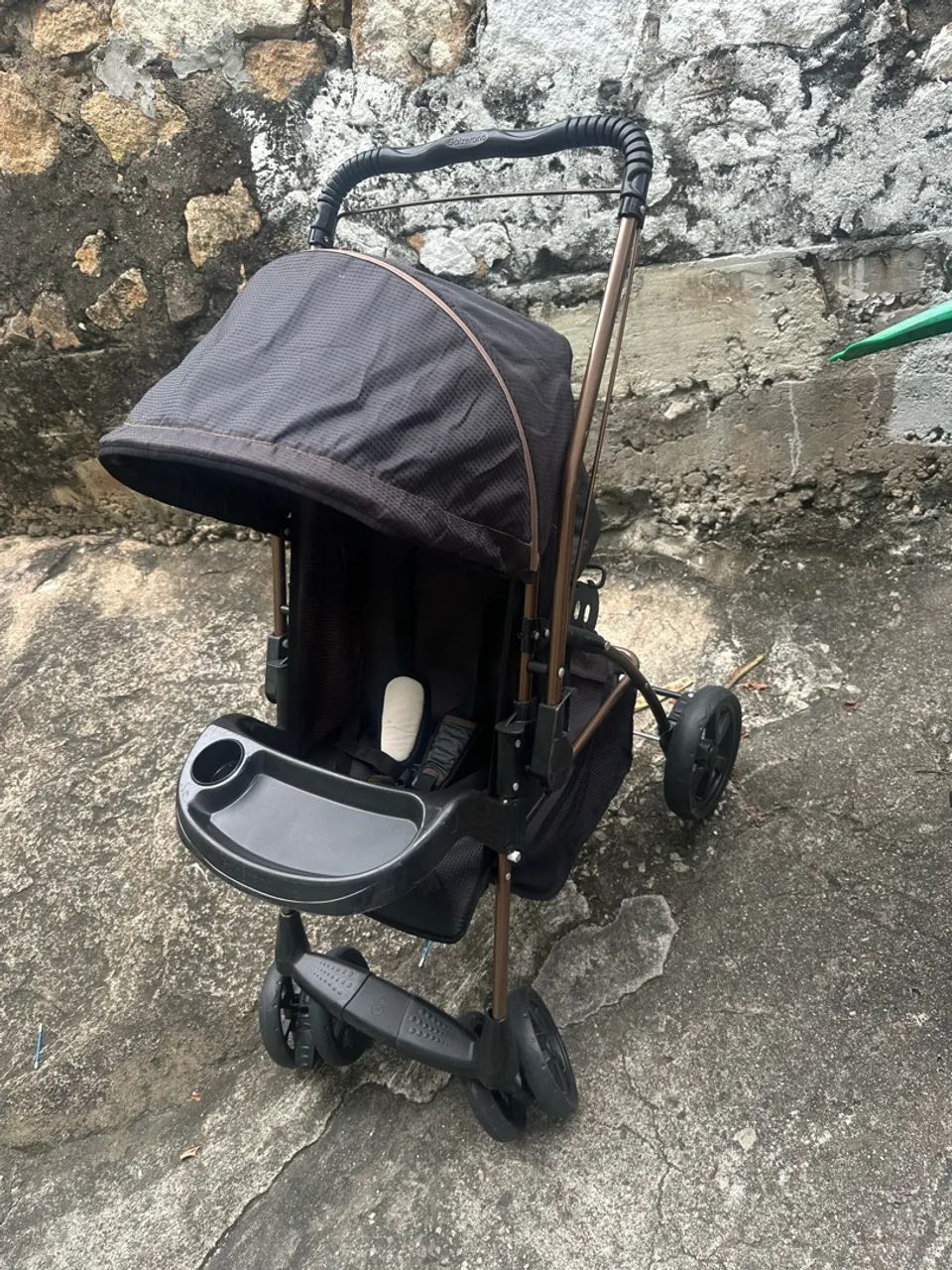 Carrinho de bebê com bebê conforto - Foto 2