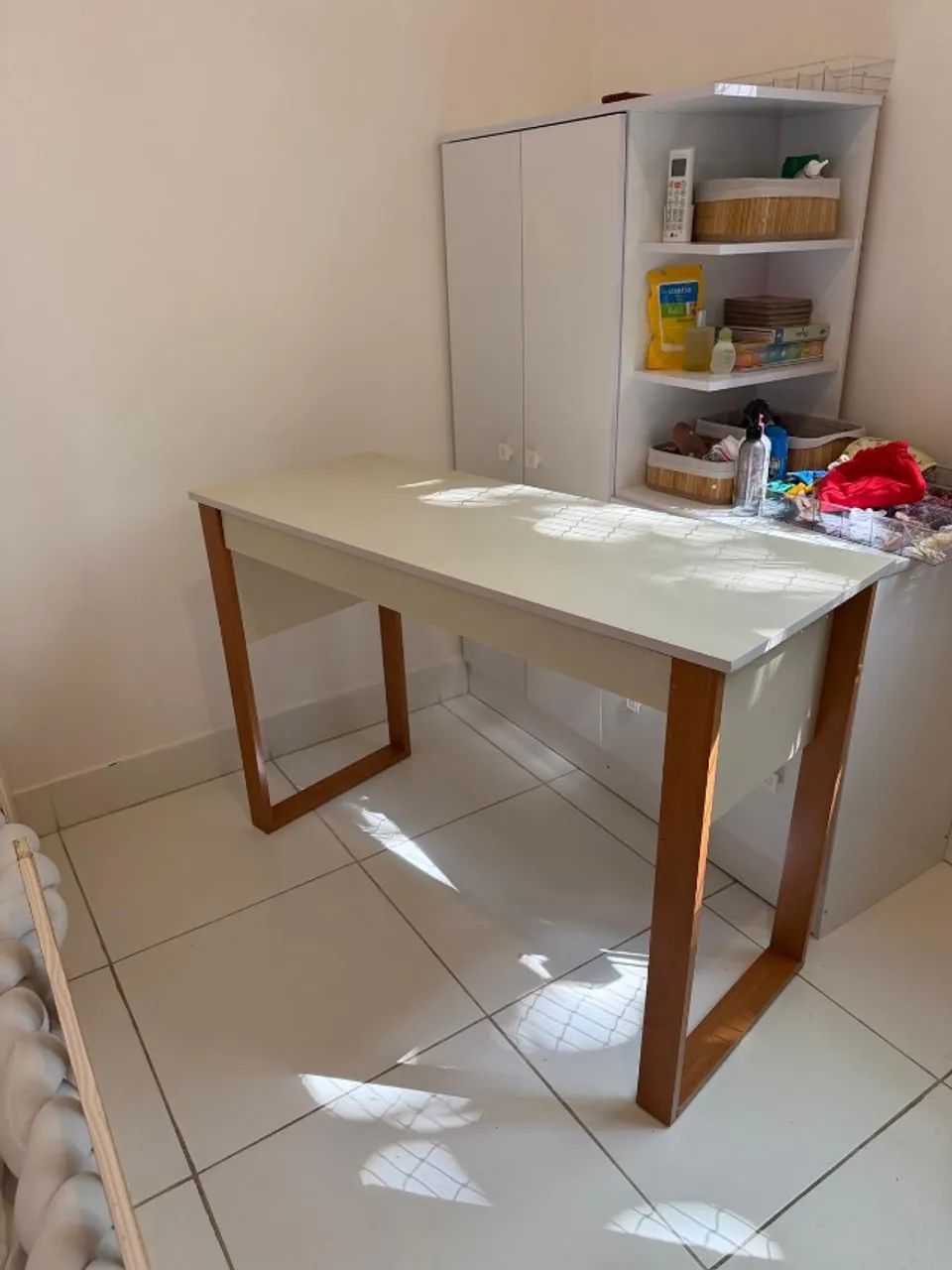 Mesa escritório com gaveta - Foto 2