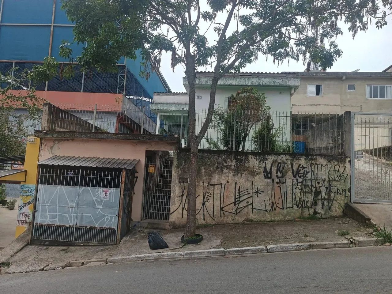 Casa Grande com 500 M2 terreno 