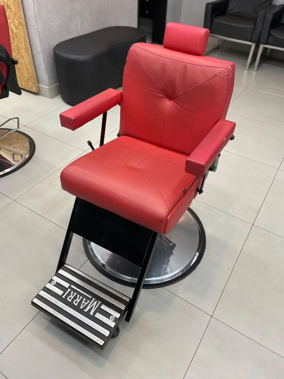 Cadeira Bancada e Espelho Barbearia