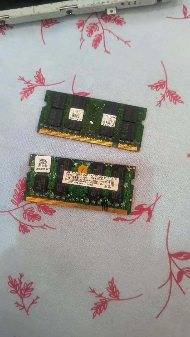 Par de Memória RAM Notebook DDR2  2GB 667MHz (Total 4GB)