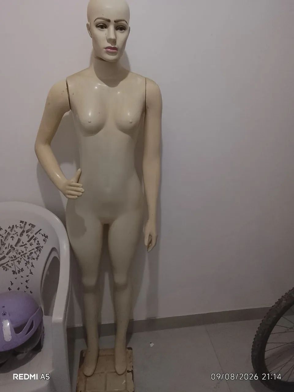 Vende se manequim 