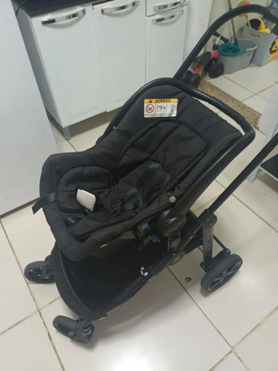 Garrinho Moises Galzerano com bebê comforto - Foto 3