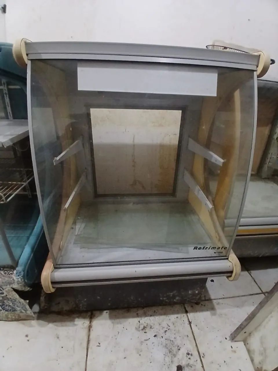 Vendo três vitrines de padaria 