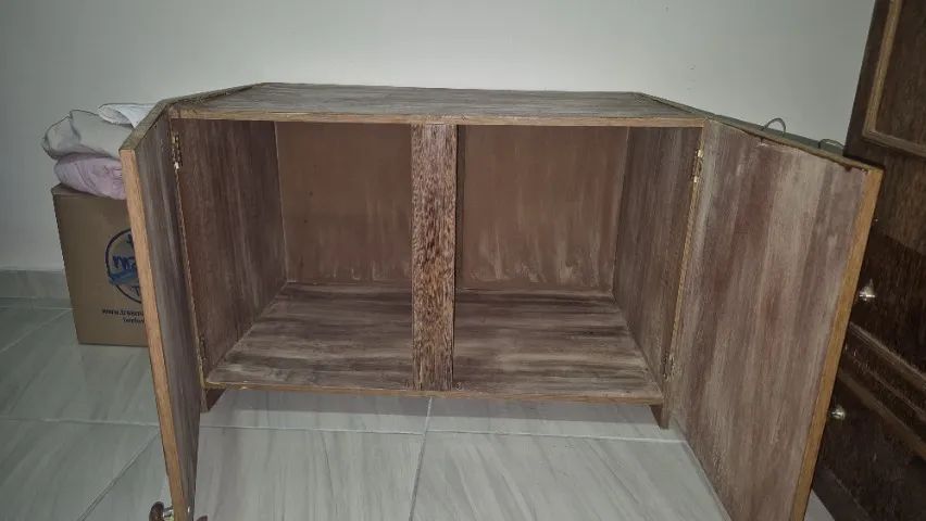 Guarda roupa de madeira. - Foto 2