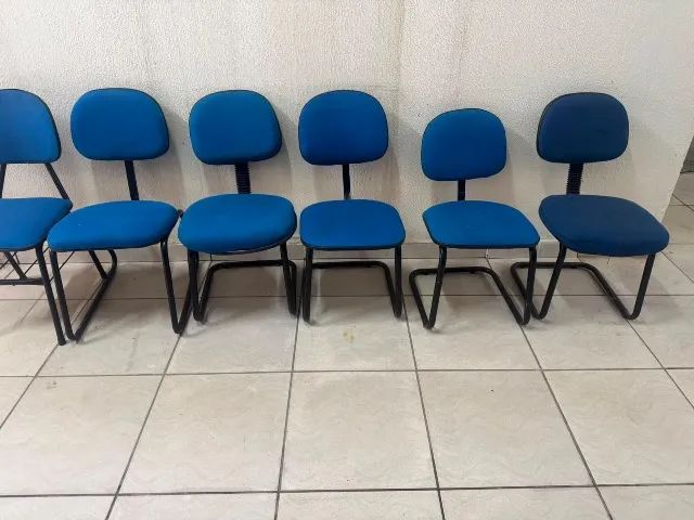 Cadeiras azul e vermelha  - Foto 2