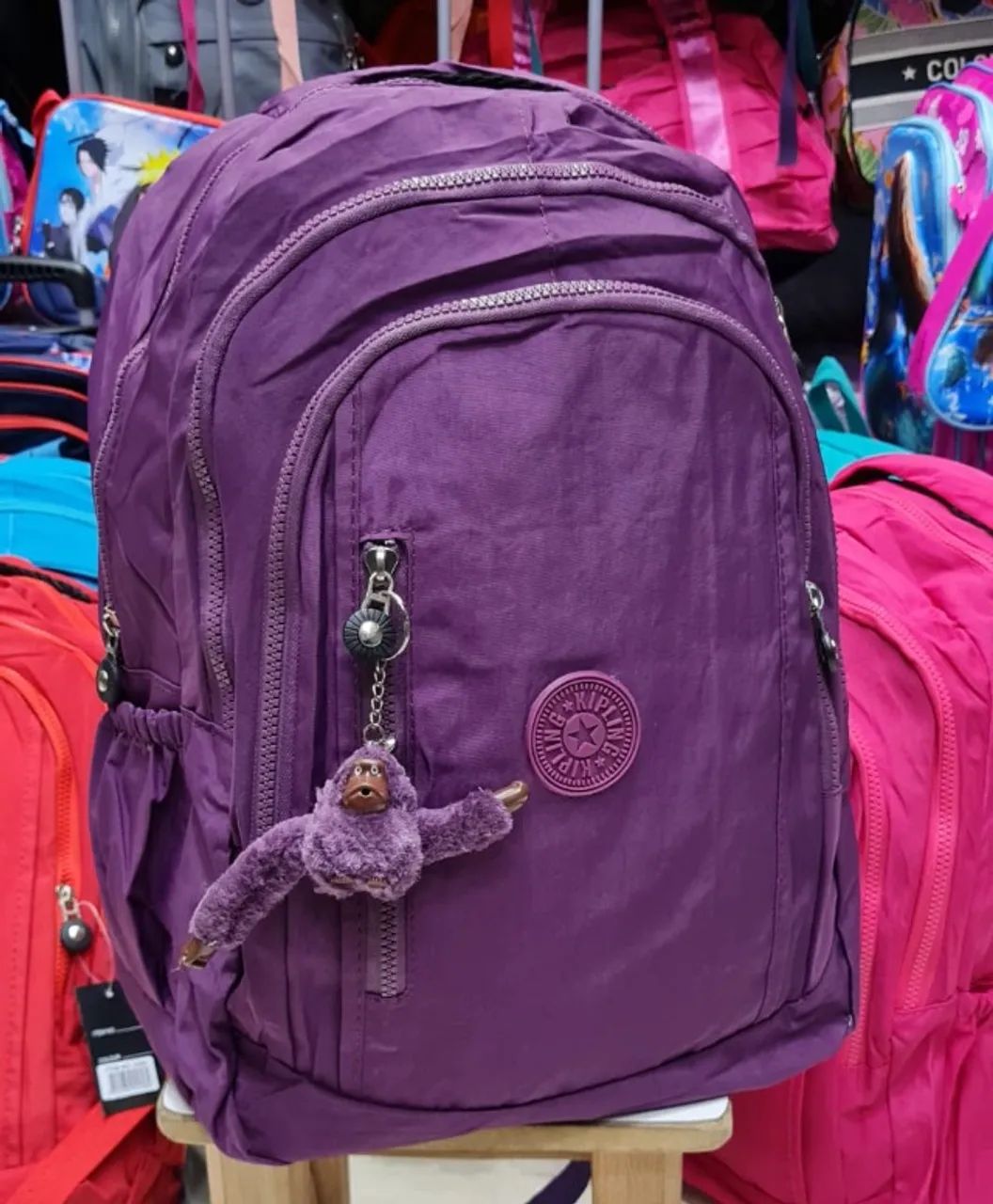 Mochila Kipling azul com o icónico porta-chaves de macaco - Foto 4