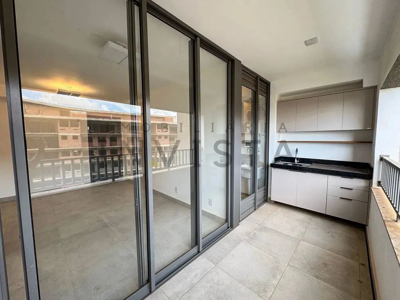 Imóvel para aluguel possui 75 metros quadrados com 2 quartos - Foto 2