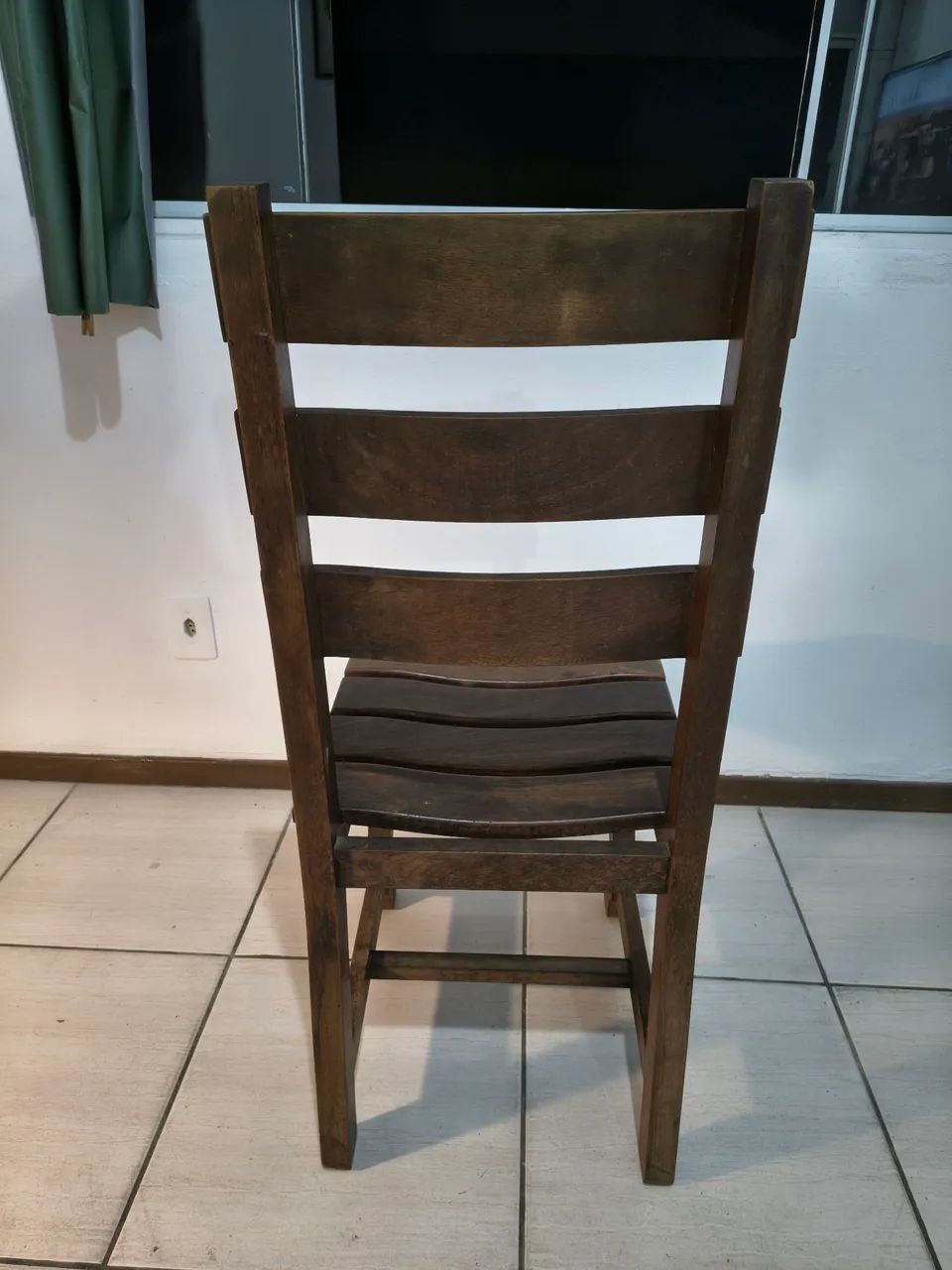 Cadeira de madeira de qualidade - antiguidade - Foto 4