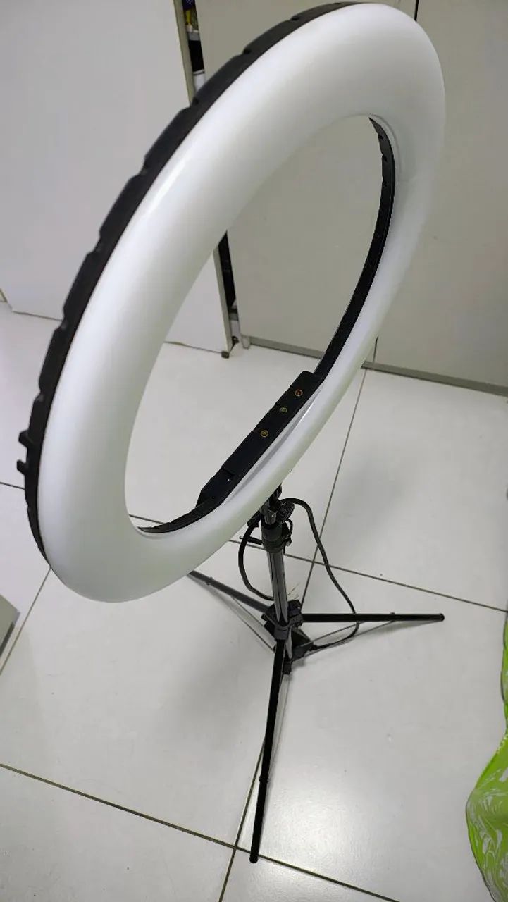Tripé com luz 