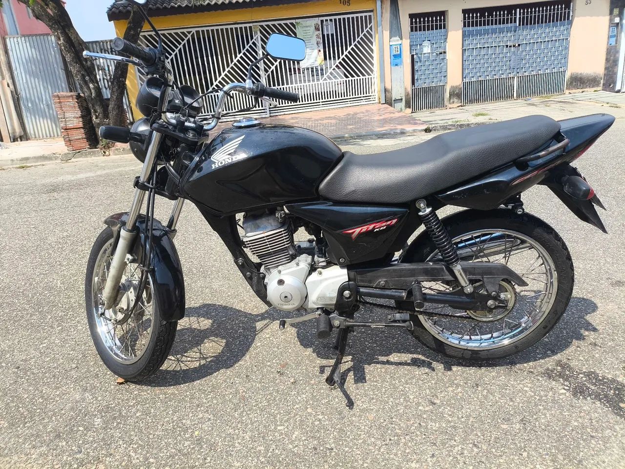 Moto bem conservada segundo dono. 