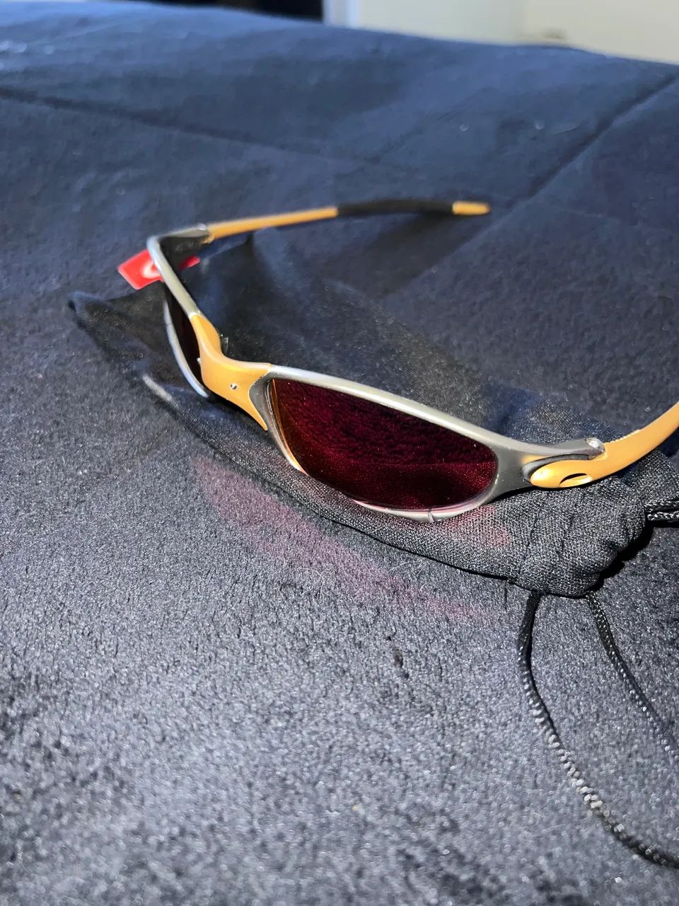 óculos oakley semi novo dourado com capa - Foto 2
