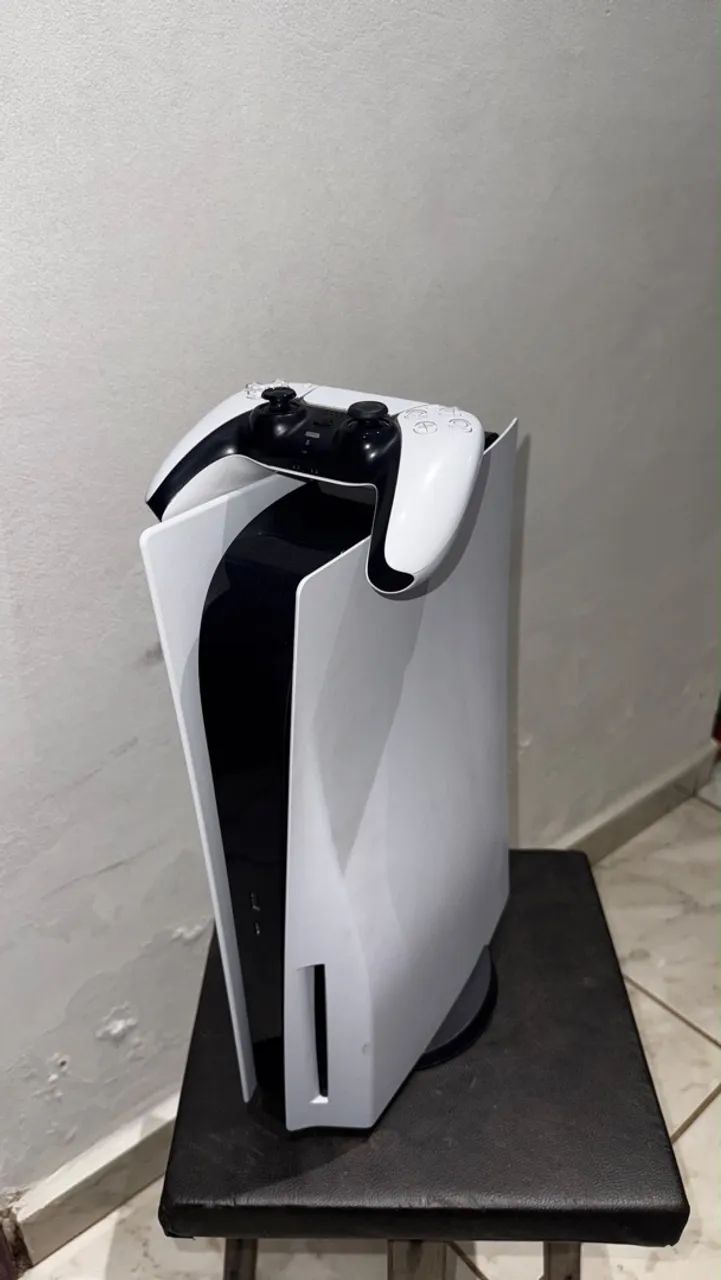 PS5 Em ótimo estado com Dois controles DUALSENSE 