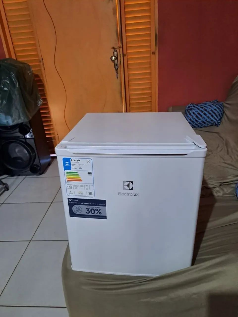 Frigobar eletrolux 47L