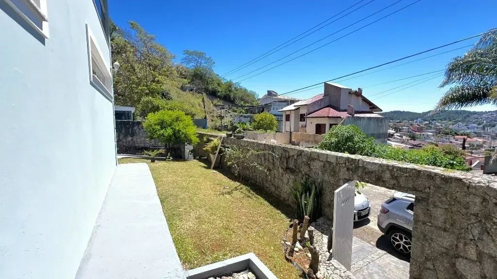 Imóvel para aluguel possui 205 metros quadrados com 4 quartos - Foto 3