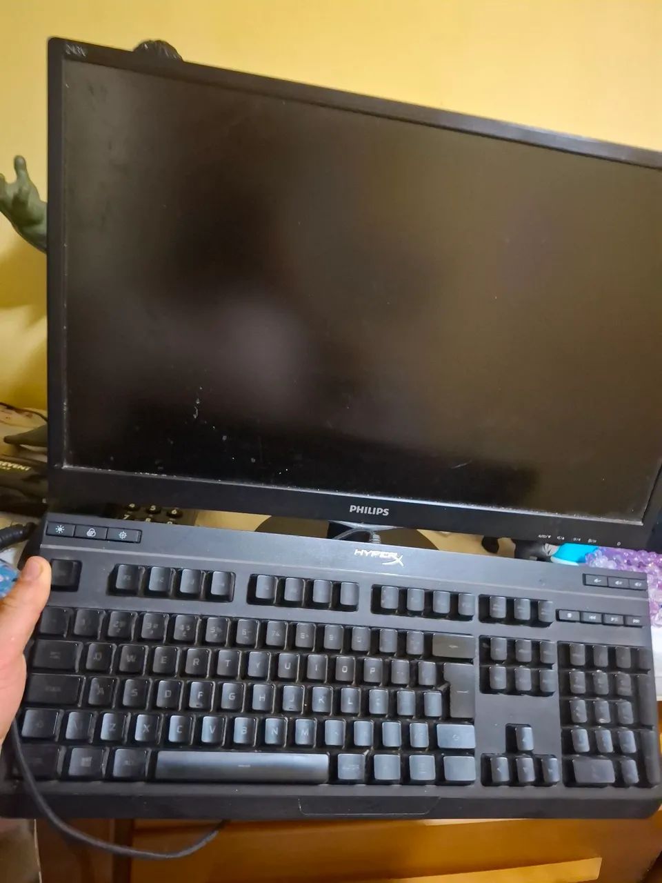 Monitor e teclado Hyperx