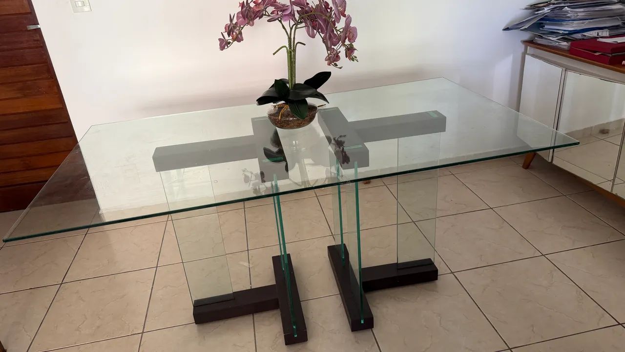Mesa de vidro com pé de madeira  - Foto 2